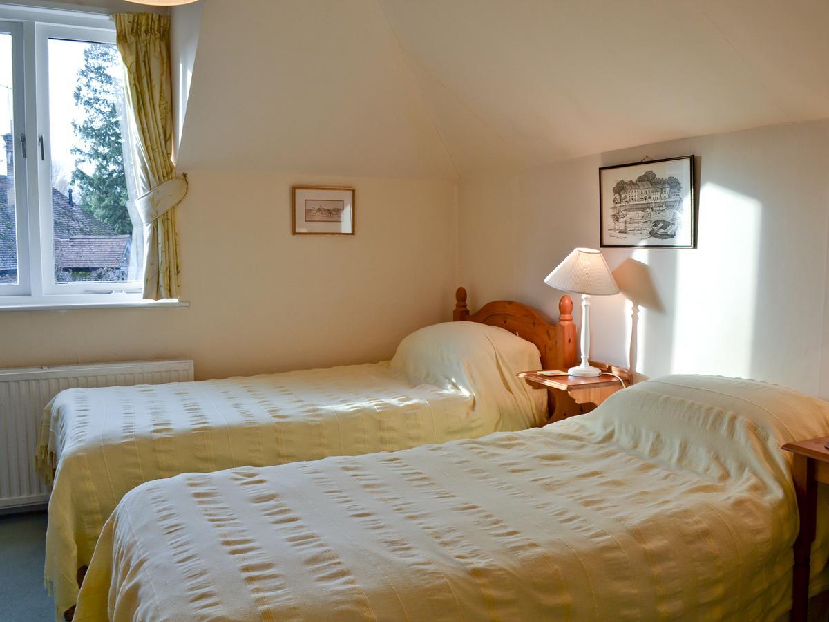 Swallow Barn Villa Chobham  Exterior photo